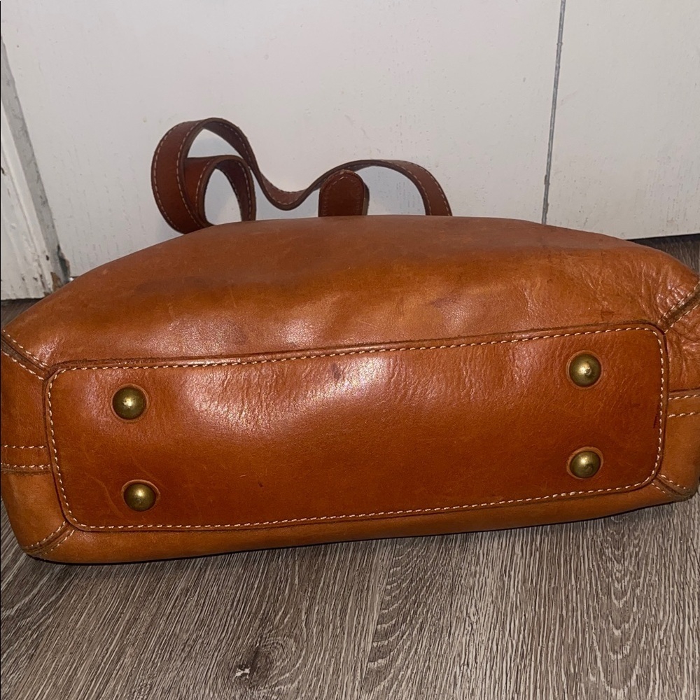Fossil Tan Leather Tote with brass key Accent shoulder handbag medium size - Picture 5 of 12